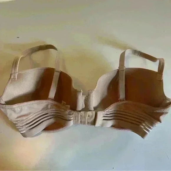 Le Mystere Convertible Back Bra, Size 34DD Color Beige GUC please review photos - Picture 3 of 8